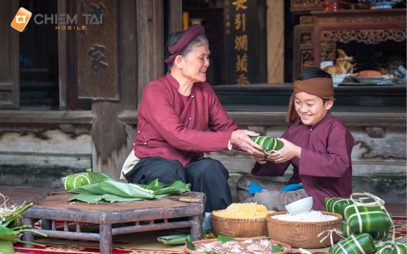 Gói bánh chưng, bánh tét ngày 29 Tết