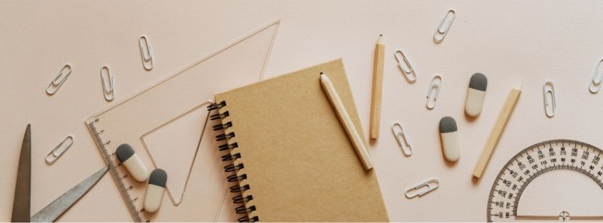 Hình ảnh sổ, bút chì, Ê ke, kéo, những cục tẩy và những chiếc ghim giấy