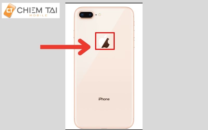 chạm vào logo iPhone ở mặt lưng để chụp ảnh màn hình