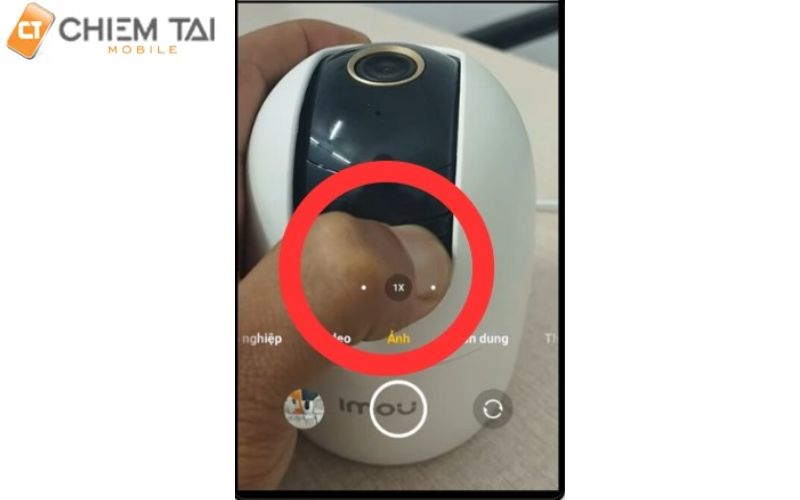 giữ nút reset trên camera Imou