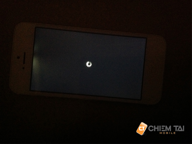 Test xem màn hình iPhone có hở sáng không?