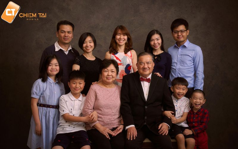 Ảnh gia đình tự nhiên kiểu Hàn Quốc: Muốn có những bức ảnh gia đình tự nhiên tươi cười và đáng yêu? Mẫu ảnh gia đình kiểu Hàn Quốc sẽ giúp bạn tạo ra những bức ảnh vô cùng tinh tế và đáng yêu với góc chụp chân thật và tự nhiên.