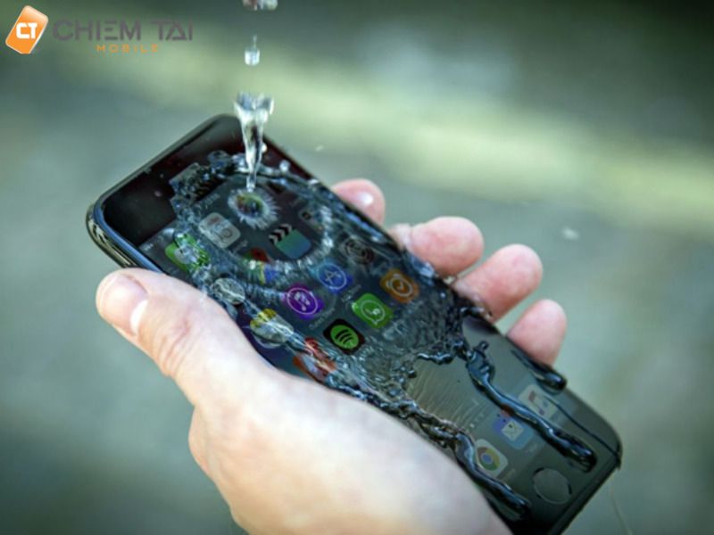 Các lỗi thường gặp khi màn hình iPhone dính nước