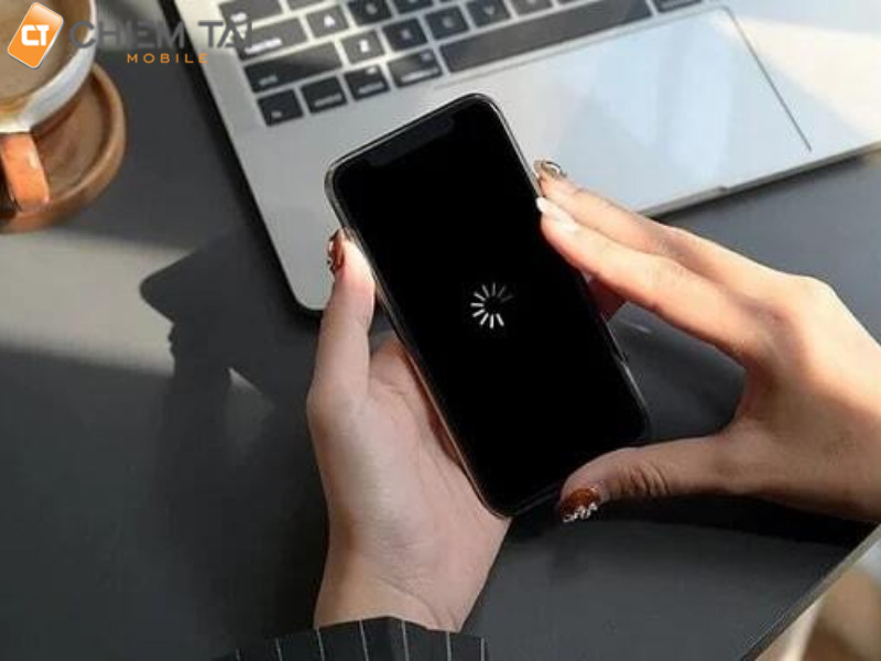 Cách khắc phục bị đen màn hình iPhone loading trong 5 phút