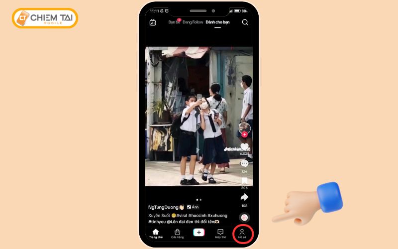 Mở ứng dụng TikTok trên điện thoại, chọn vào “Hồ Sơ” 